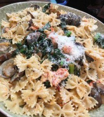 Bow pasta with clams, crayfish & Cajun spices