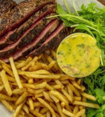 Rib Eye Steak with Chips and Béarnaise Sauce